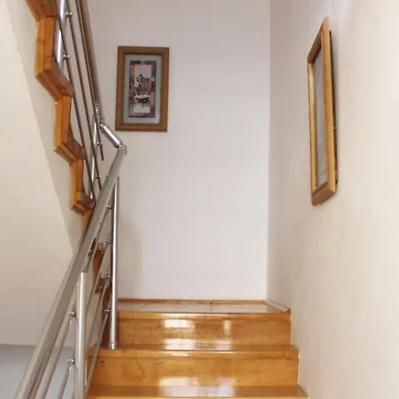 Farah Apartment *