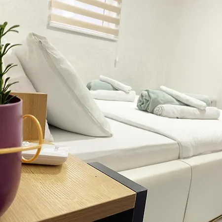 Farah Apartment
