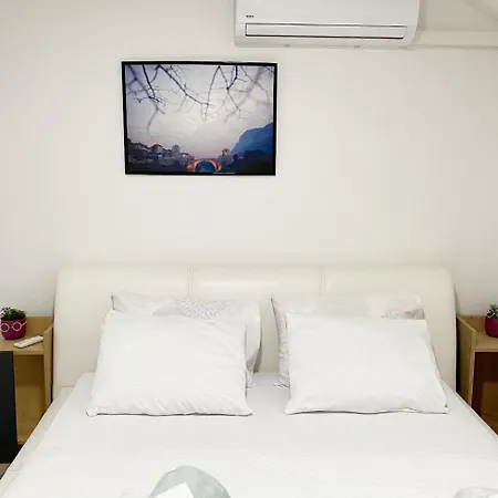 Farah Apartment *